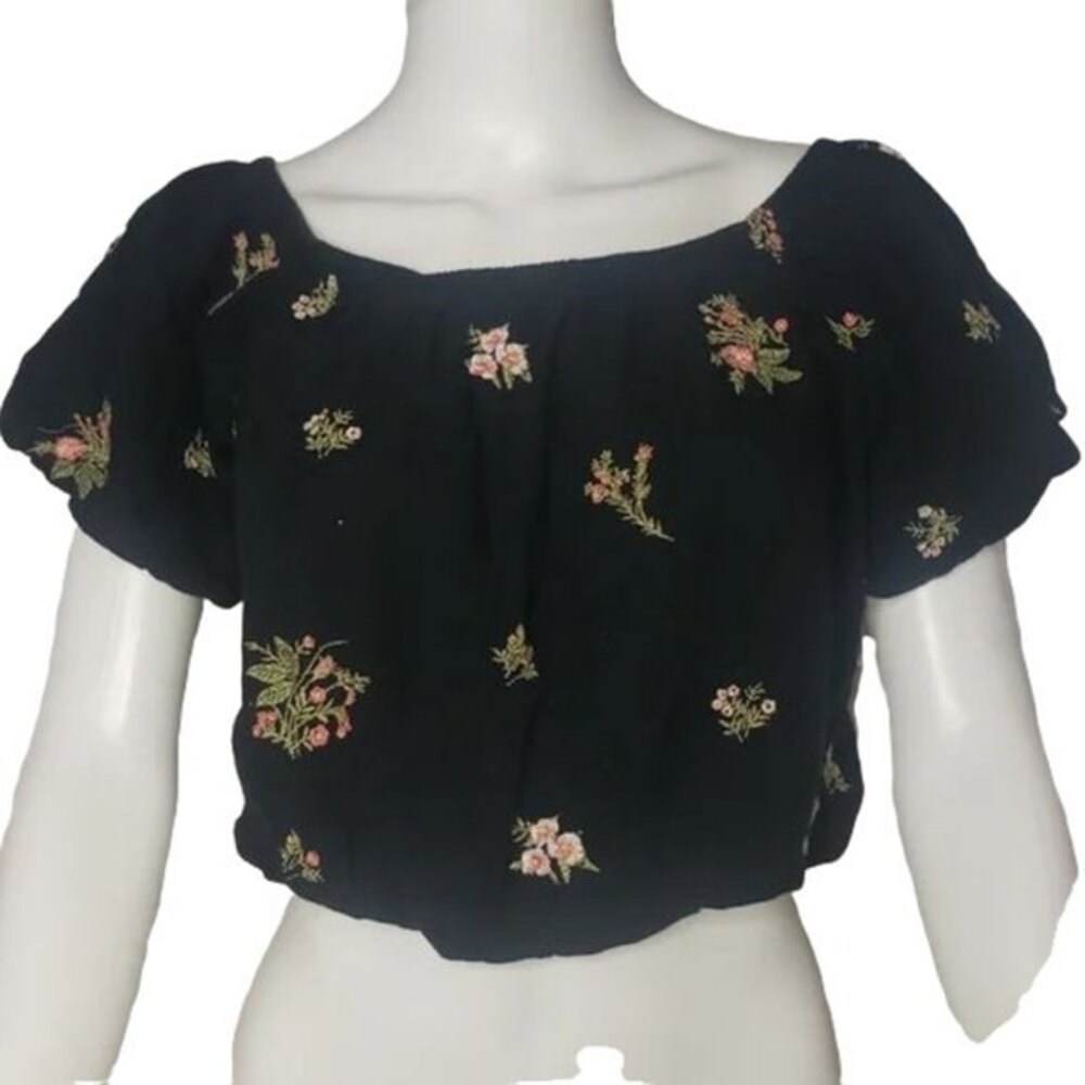 AMERICAN EAGLE OUTFITTERS BLACK FLORAL OFF THE SHOULDERS CROP TOP SIZE SMALL